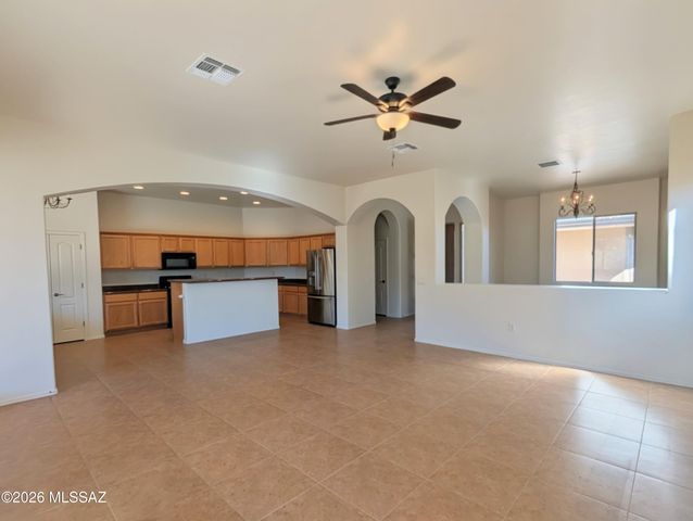 2033 W Acacia Bluffs Drive, Green Valley, AZ 85622