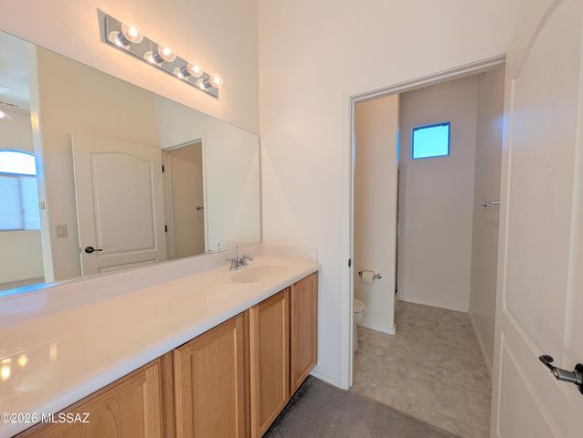 2033 W Acacia Bluffs Drive, Green Valley, AZ 85622