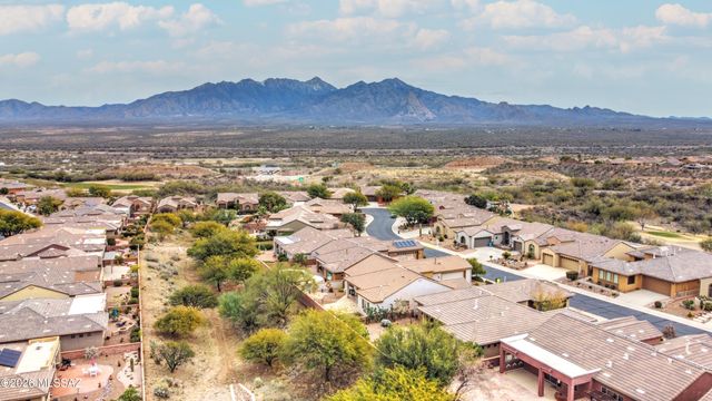 2033 W Acacia Bluffs Drive, Green Valley, AZ 85622