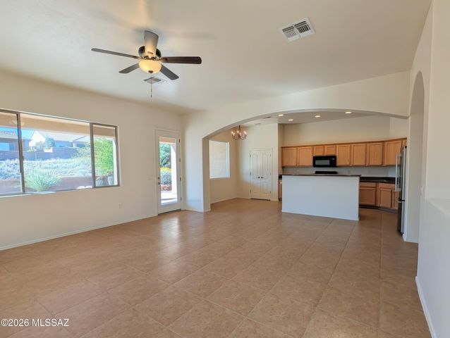2033 W Acacia Bluffs Drive, Green Valley, AZ 85622