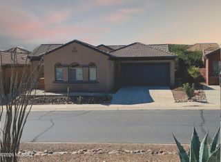 2033 W Acacia Bluffs Drive, Green Valley, AZ 85622