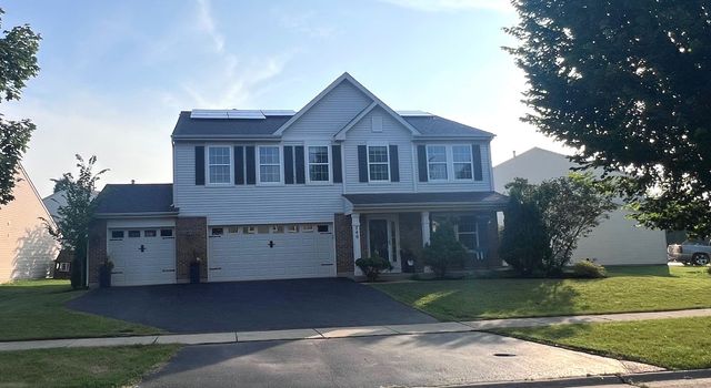 740 Glen Cove Lane, Pingree Grove, IL 60140