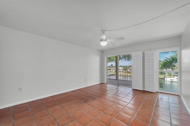 4900 38TH WAY S 302, St Petersburg, FL 33711