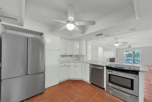 4900 38TH WAY S 302, St Petersburg, FL 33711