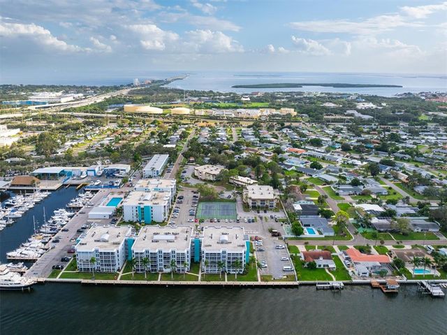 4900 38TH WAY S 302, St Petersburg, FL 33711