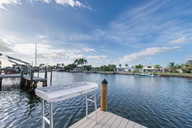 4900 38TH WAY S 302, St Petersburg, FL 33711