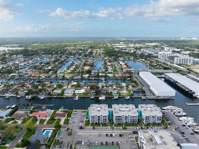 4900 38TH WAY S 302, St Petersburg, FL 33711