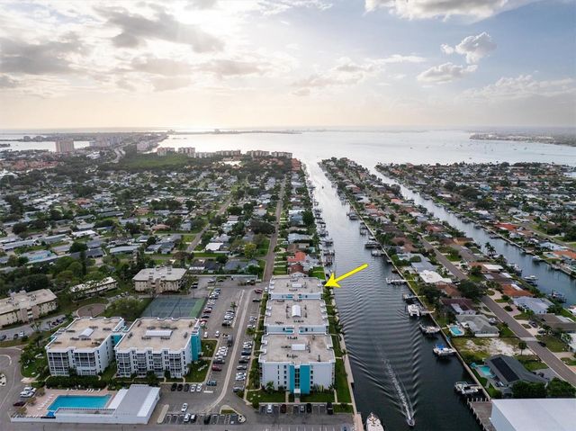 4900 38TH WAY S 302, St Petersburg, FL 33711