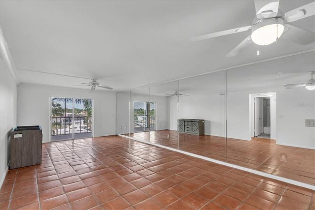 4900 38TH WAY S 302, St Petersburg, FL 33711