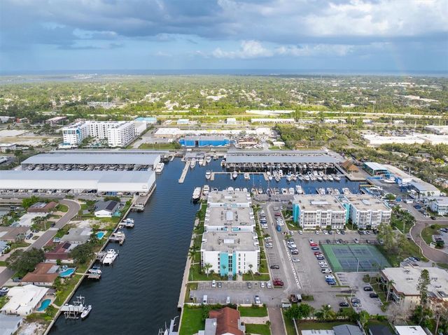 4900 38TH WAY S 302, St Petersburg, FL 33711