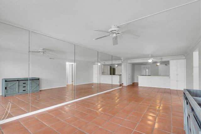 4900 38TH WAY S 302, St Petersburg, FL 33711