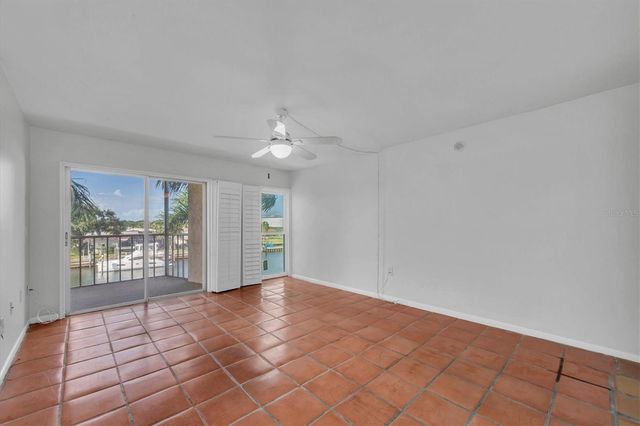 4900 38TH WAY S 302, St Petersburg, FL 33711