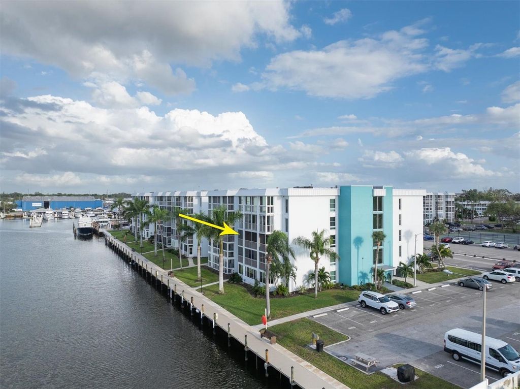 4900 38TH WAY S 302, St Petersburg, FL 33711