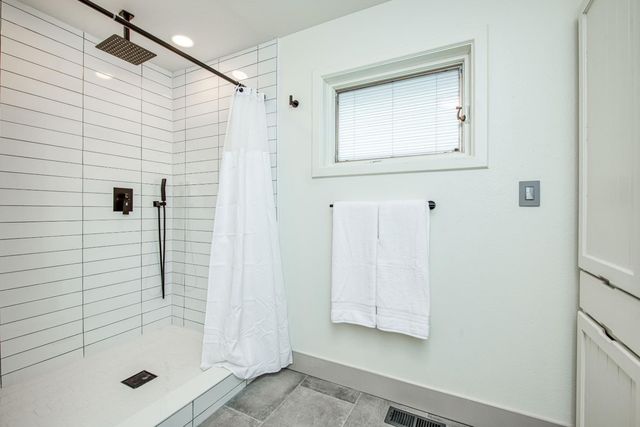 254 W Sierra Avenue, Clovis, CA 93612