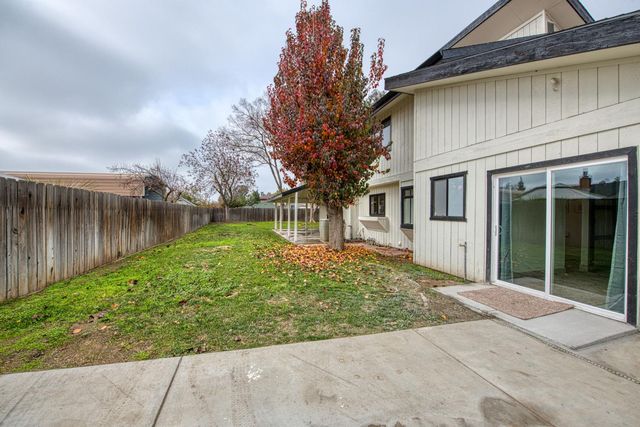 254 W Sierra Avenue, Clovis, CA 93612