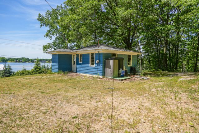 14308 Church Road, Howard City, MI 49329