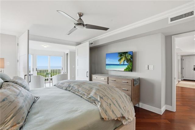 6585 Nicholas BLVD 902, Naples, FL 34108