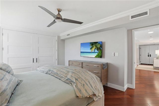 6585 Nicholas BLVD 902, Naples, FL 34108