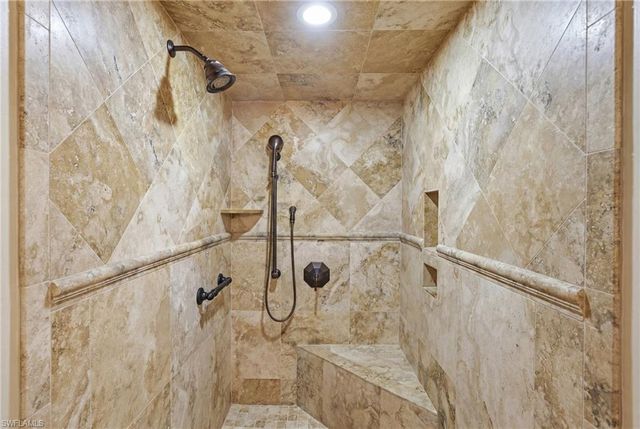 6585 Nicholas BLVD 902, Naples, FL 34108