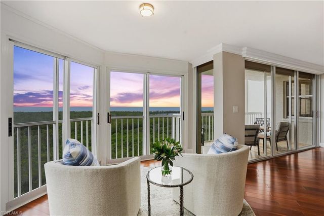 6585 Nicholas BLVD 902, Naples, FL 34108