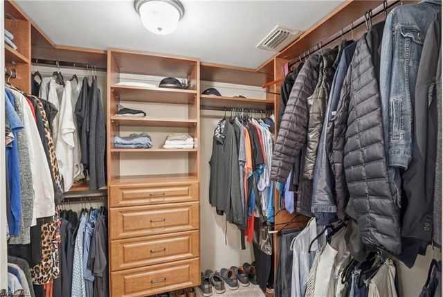 6585 Nicholas BLVD 902, Naples, FL 34108