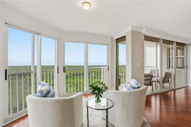 6585 Nicholas BLVD 902, Naples, FL 34108