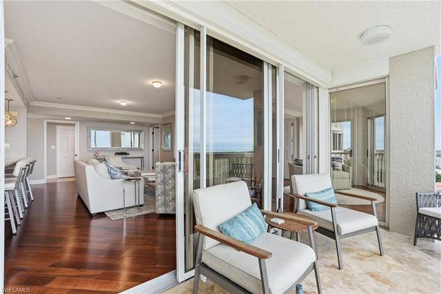 6585 Nicholas BLVD 902, Naples, FL 34108