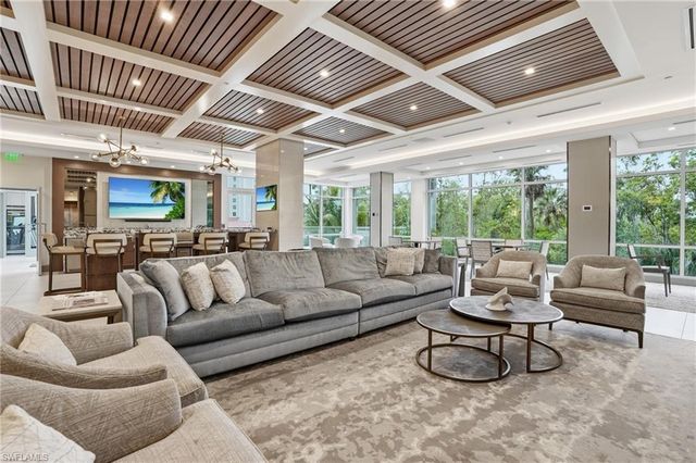 6585 Nicholas BLVD 902, Naples, FL 34108