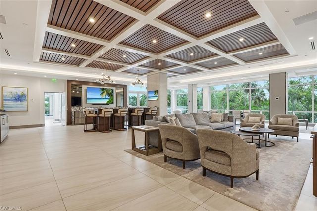 6585 Nicholas BLVD 902, Naples, FL 34108