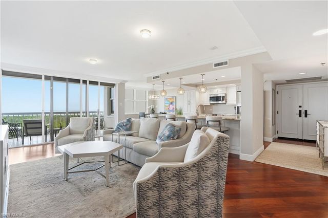 6585 Nicholas BLVD 902, Naples, FL 34108