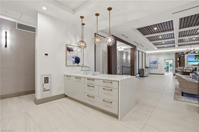 6585 Nicholas BLVD 902, Naples, FL 34108