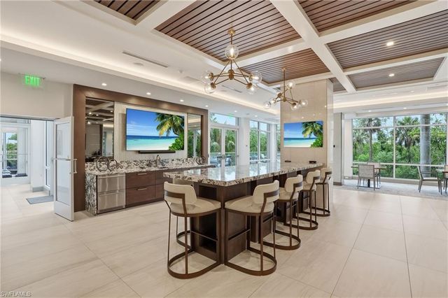 6585 Nicholas BLVD 902, Naples, FL 34108