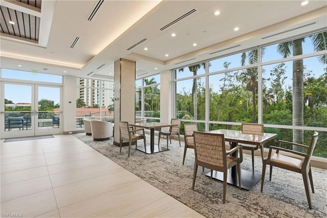 6585 Nicholas BLVD 902, Naples, FL 34108