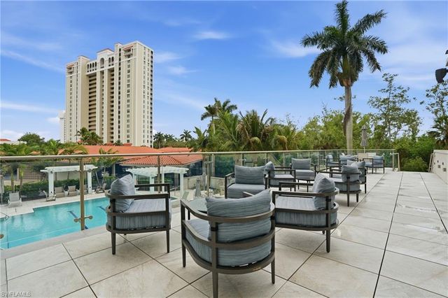 6585 Nicholas BLVD 902, Naples, FL 34108