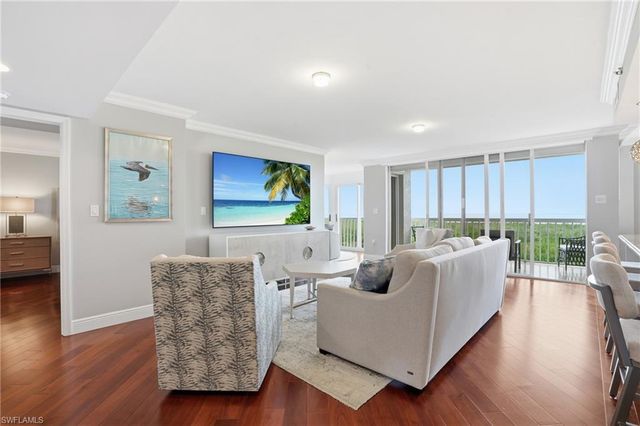 6585 Nicholas BLVD 902, Naples, FL 34108