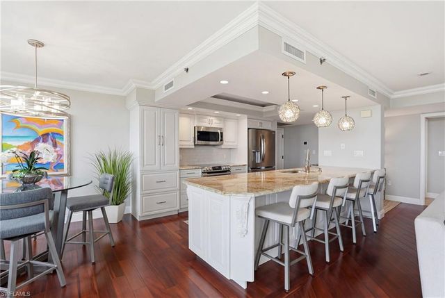 6585 Nicholas BLVD 902, Naples, FL 34108