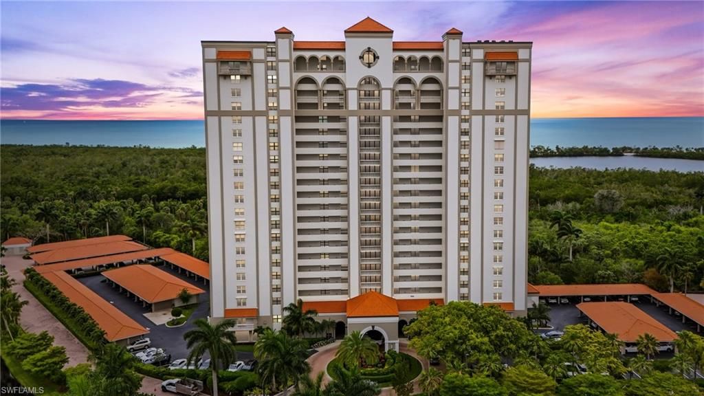 6585 Nicholas BLVD 902, Naples, FL 34108