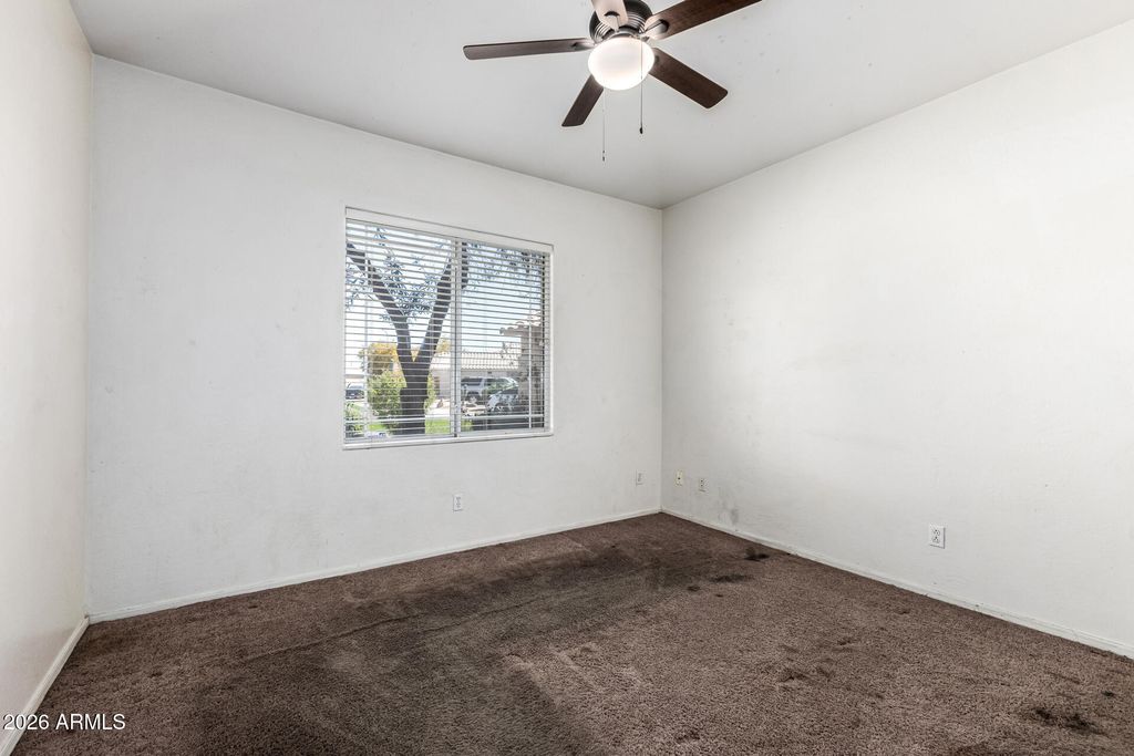 Image 12 of property listing at 1914 N 109TH Drive, Avondale, AZ 85323