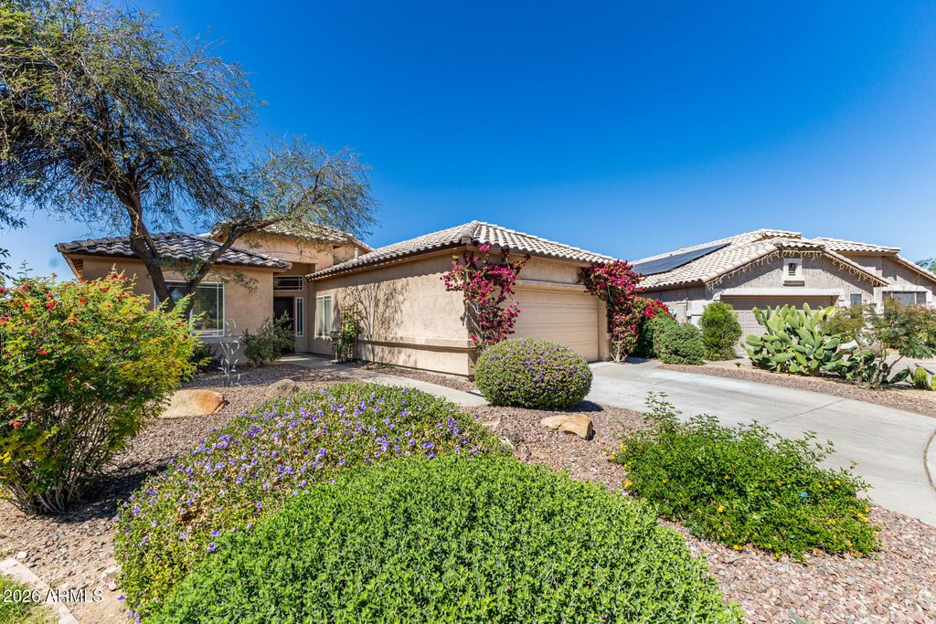 Image 2 of property listing at 1914 N 109TH Drive, Avondale, AZ 85323