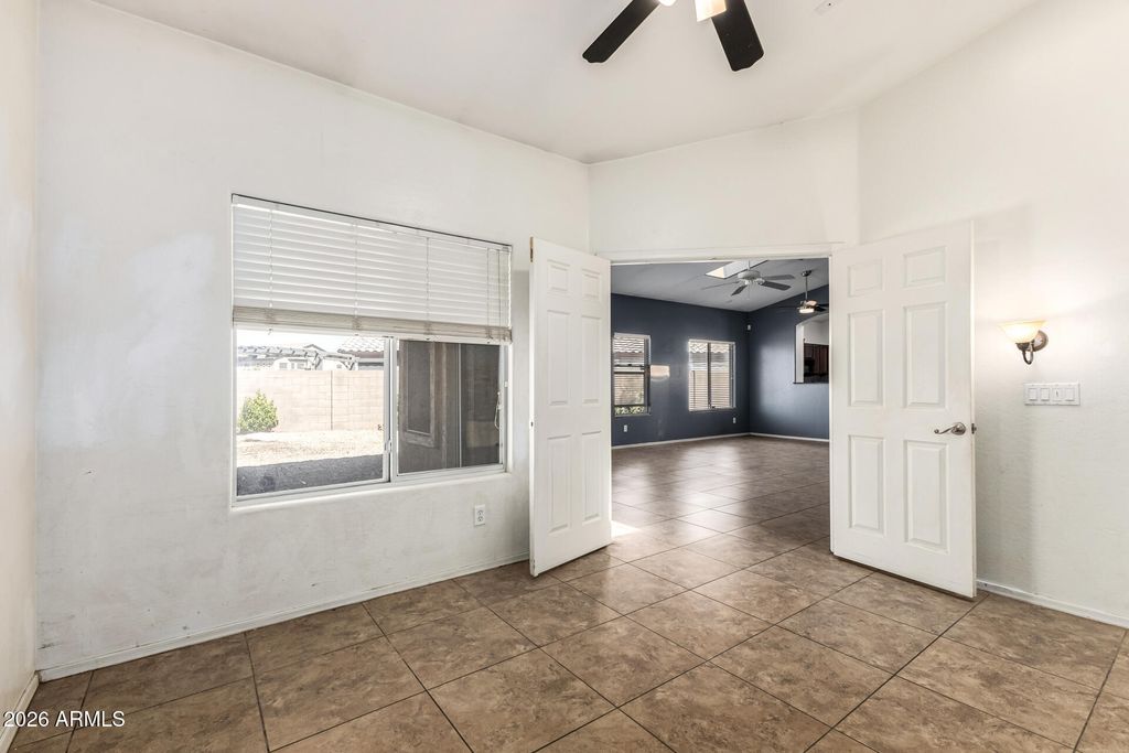 Image 21 of property listing at 1914 N 109TH Drive, Avondale, AZ 85323