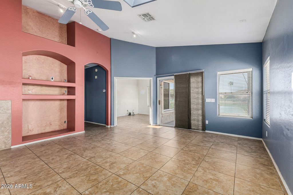 Image 3 of property listing at 1914 N 109TH Drive, Avondale, AZ 85323