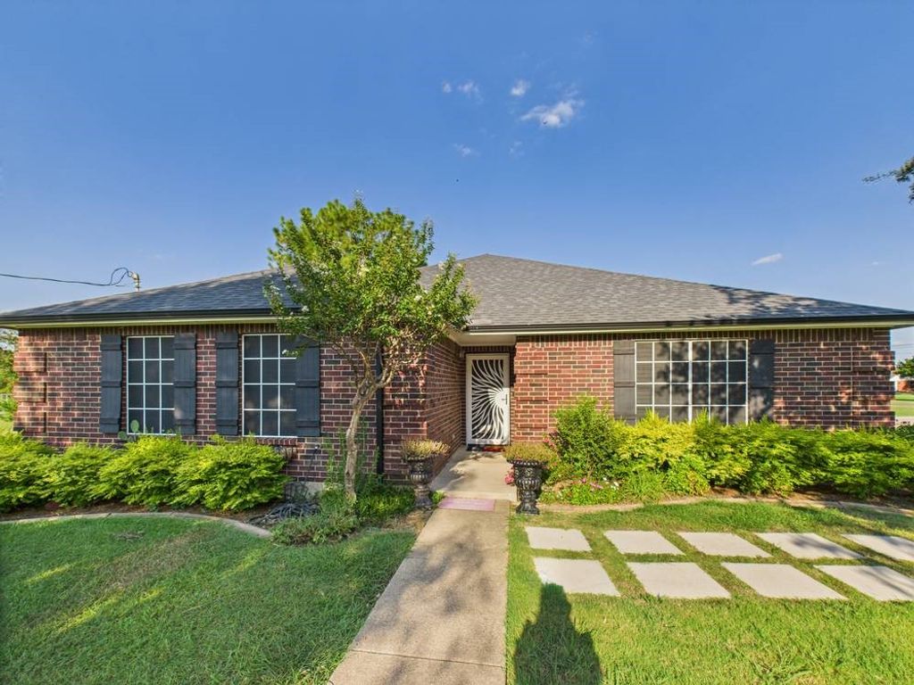 100 Copperfield Court, Ovilla, TX 75154