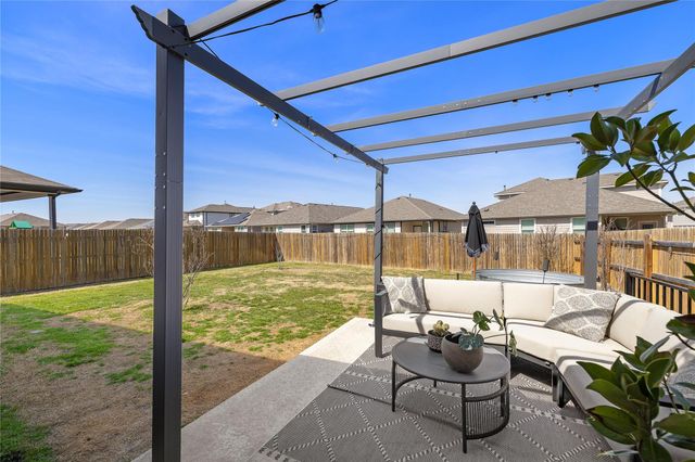 219 Greens Bayou TRL, Hutto, TX 78634