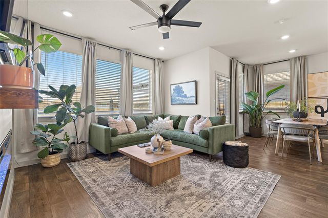 219 Greens Bayou TRL, Hutto, TX 78634