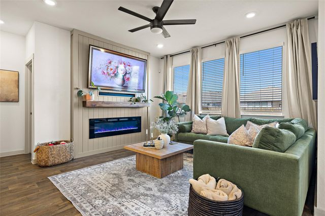 219 Greens Bayou TRL, Hutto, TX 78634