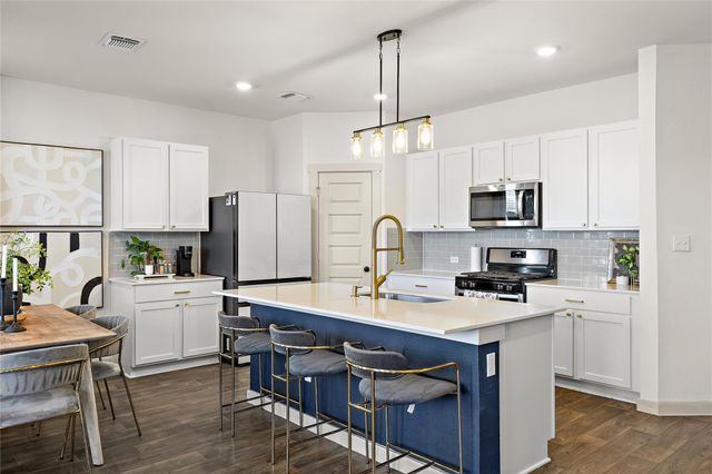 219 Greens Bayou TRL, Hutto, TX 78634