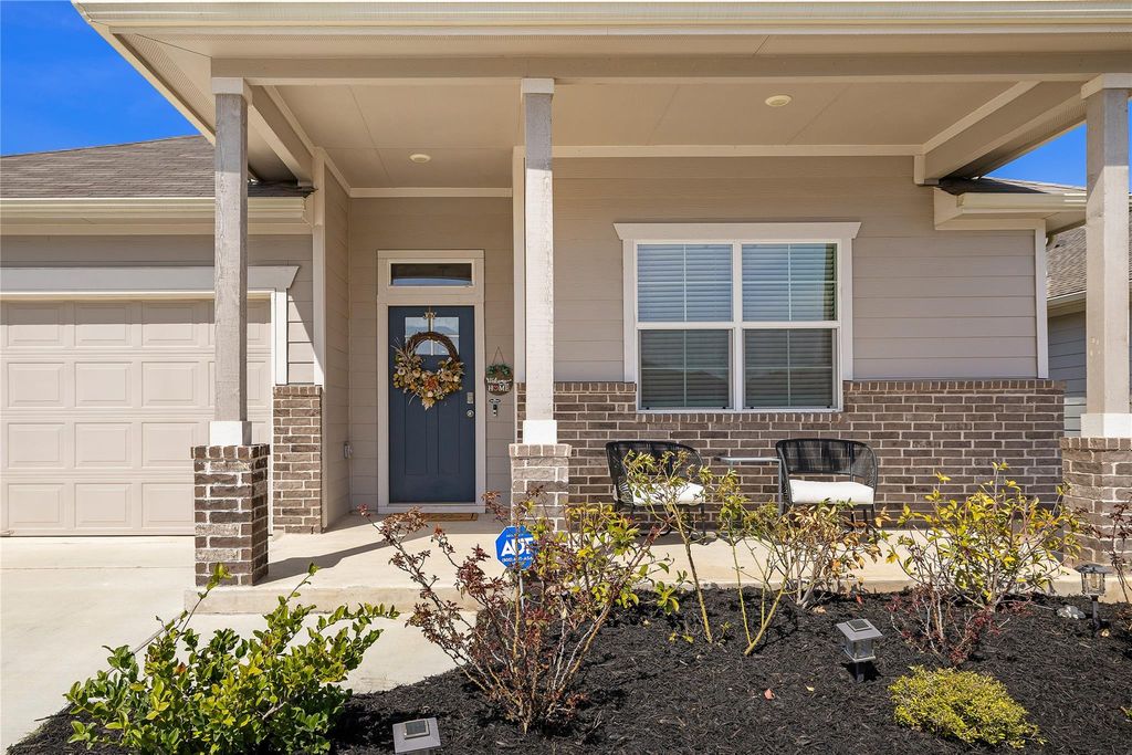 219 Greens Bayou TRL, Hutto, TX 78634