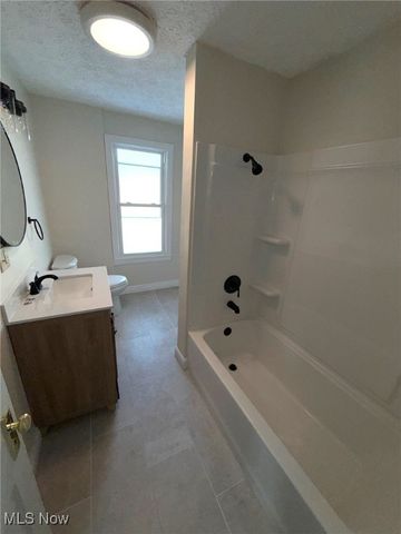 204 Atlantic Street NE, Warren, OH 44483