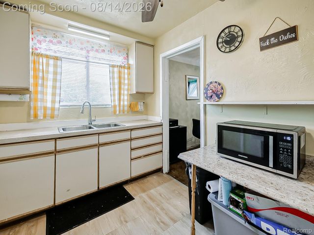 12877 Ardmore Street, Detroit, MI 48227