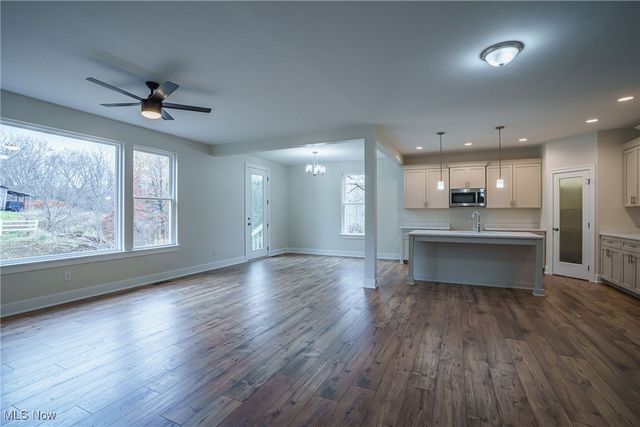 2938 S Hametown Road, Barberton, OH 44203